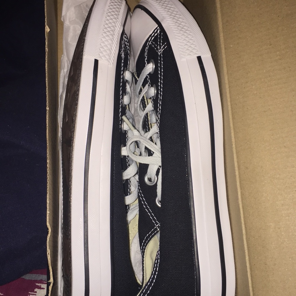 Black low top converse